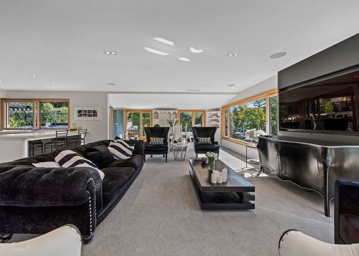  at 2 Crichton Terrace, Cashmere, Christchurch City, Canterbury