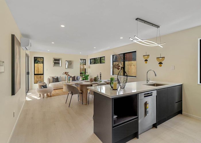  at 8C Deuxberry Avenue, Northcote, North Shore City, Auckland