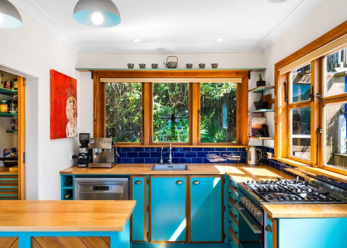  at 6 Gordon Road, Plimmerton, Porirua