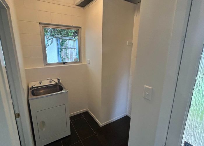  at 8 Longwood Place, Forrest Hill, Auckland