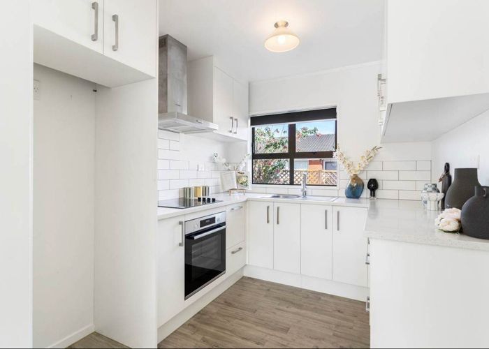  at 2/282 Shirley Road, Papatoetoe, Auckland