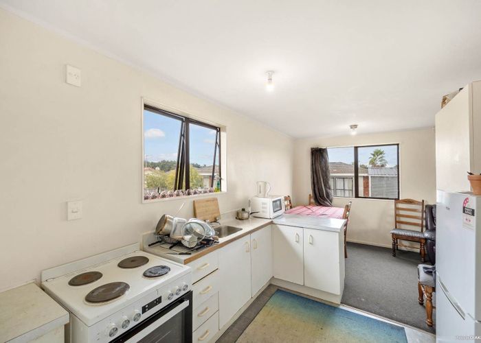  at 2/22 Trimdon Street, Randwick Park, Manukau City, Auckland