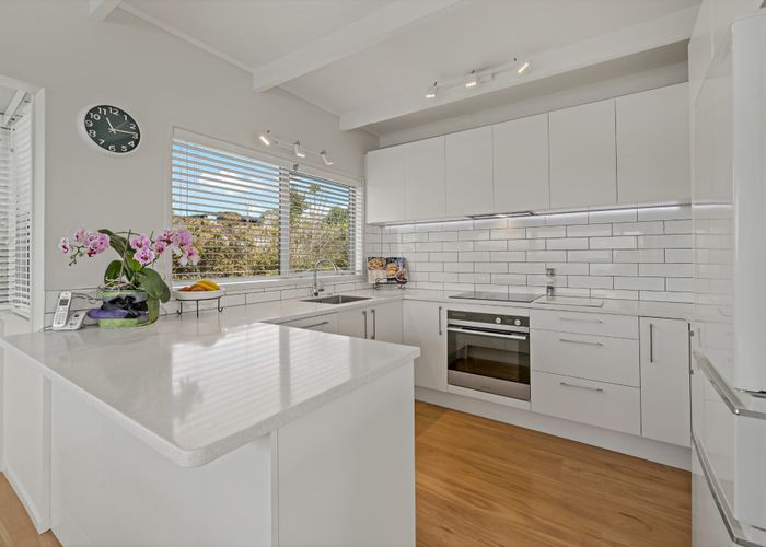  at 2/5 Marama Street, Castor Bay, Auckland