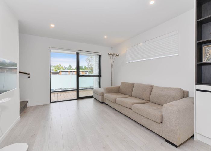  at 4/35 Hogans Road, Glenfield, North Shore City, Auckland