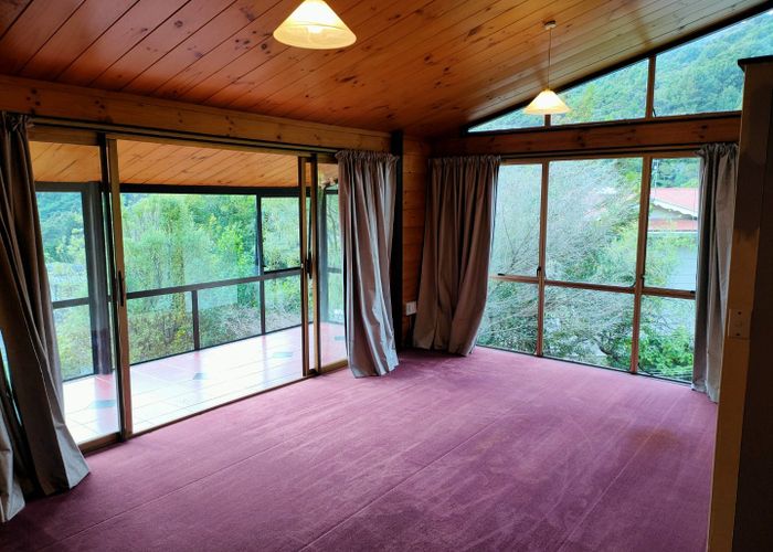  at 10 Kerkwall Drive, Naenae, Lower Hutt