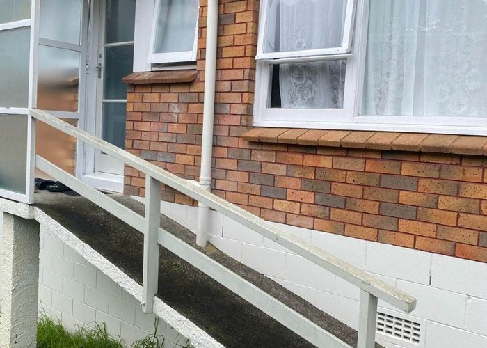  at 2/9 Ayton Drive, Totara Vale, North Shore City, Auckland