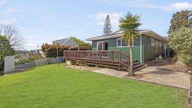  at 2/15 Seabar Place, Glen Eden, Auckland