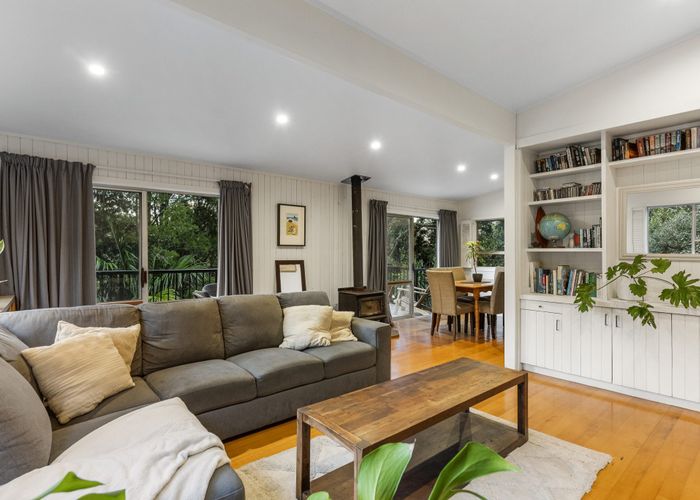  at 112 Victory Road, Laingholm, Auckland