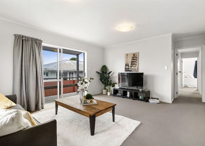  at 2/21 Glen Marine Parade, Glendene, Auckland