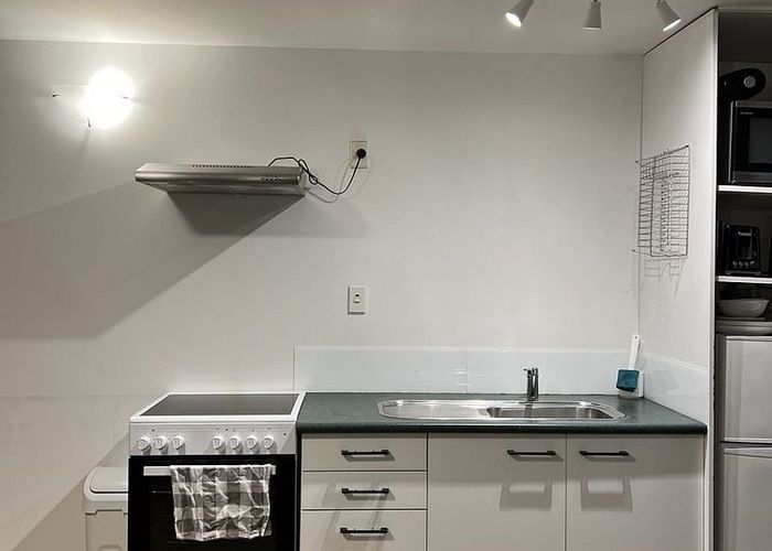  at 2/4 Wynyard Road, Mount Eden, Auckland