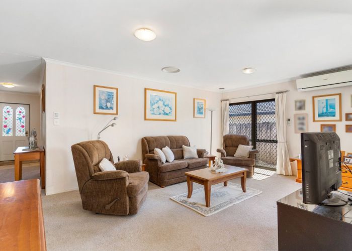  at 40 Nuneaton Drive, Flat Bush, Auckland