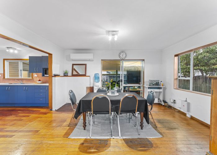  at 123 Universal Drive, Henderson, Waitakere City, Auckland