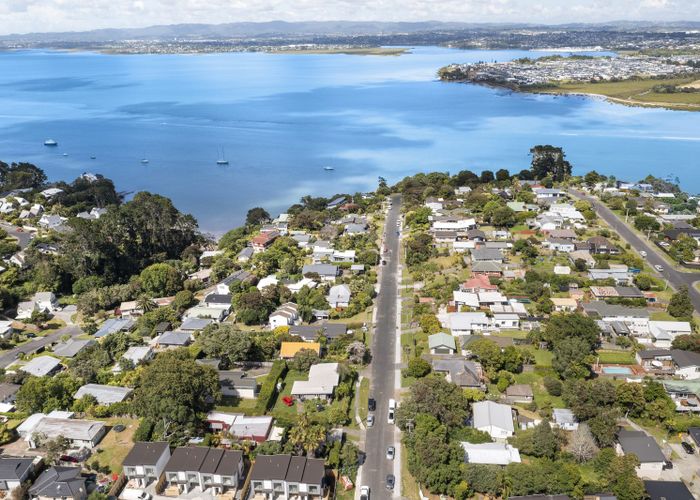  at 10 Neptune Avenue, Beach Haven, Auckland