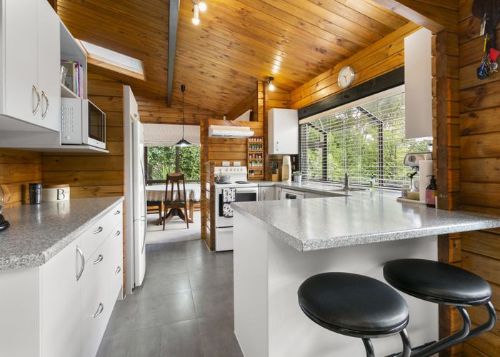  at 4 Kaurimu Rise, Titirangi, Auckland