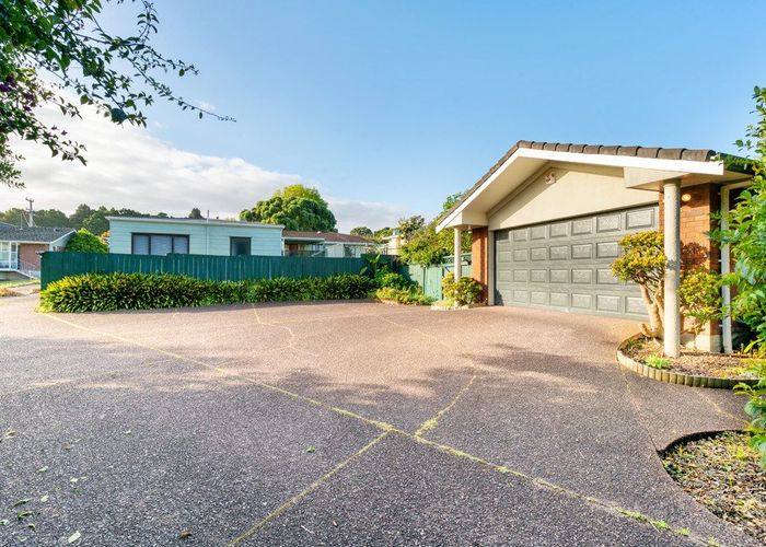  at 2/17 Arthur Road, Hillpark, Auckland