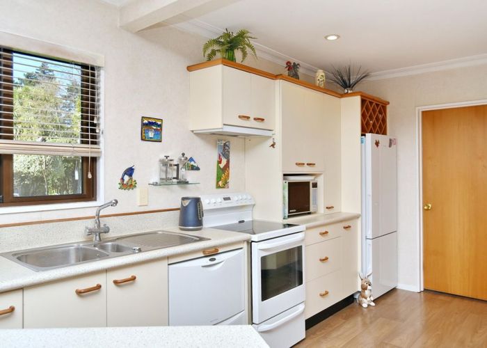  at 11 Stalkers Road, Woodend Beach, Woodend