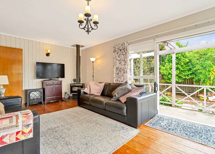  at 44 Te Kanawa Crescent, Henderson, Auckland
