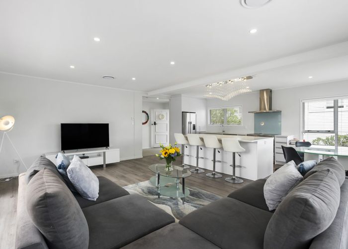  at 2 Grove Road, Narrow Neck, Auckland