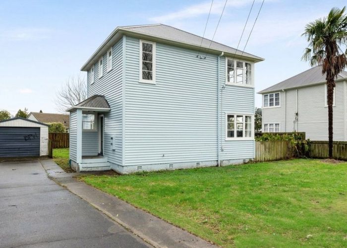 at 11 Old Farm Road, Hamilton East, Hamilton