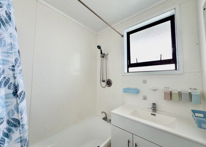  at 9 Ennis Avenue, Pakuranga Heights, Manukau City, Auckland