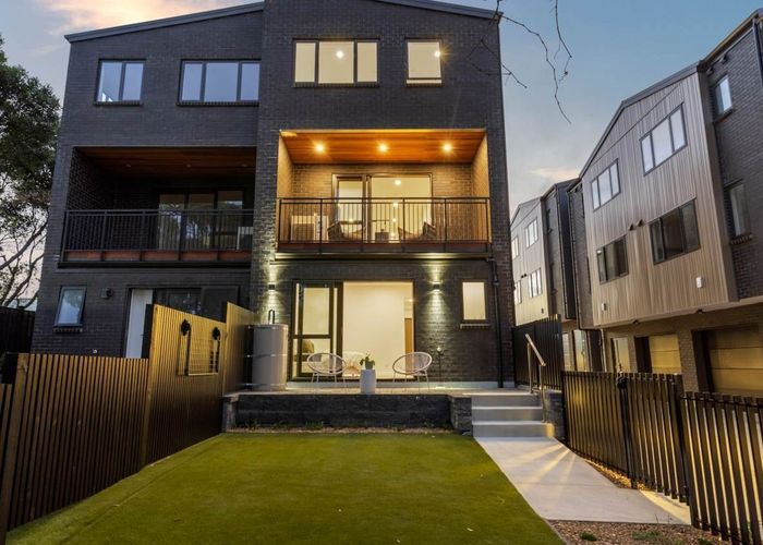  at 9C Huia Road, Point Chevalier, Auckland