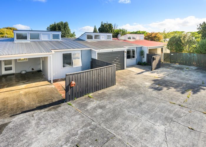 at 6 Westmere Place, Takaro, Palmerston North