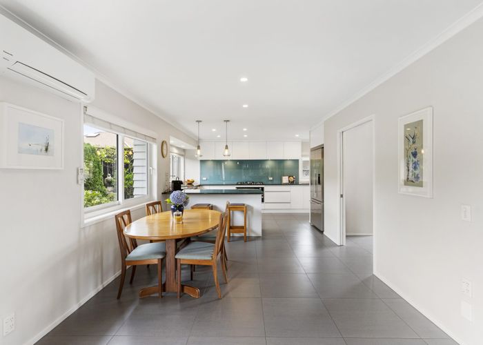 at 17A Montecito Place, Golflands, Auckland