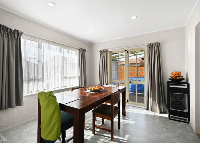  at 8 Country Lane, Western Heights, Hamilton
