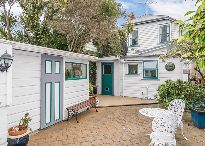  at 16 Edge Hill, Mount Victoria, Wellington