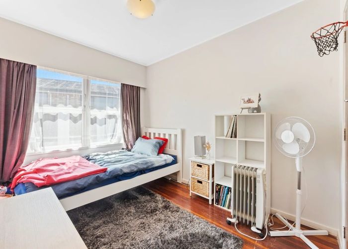  at 1 Sexton Place, Manurewa East, Manukau City, Auckland