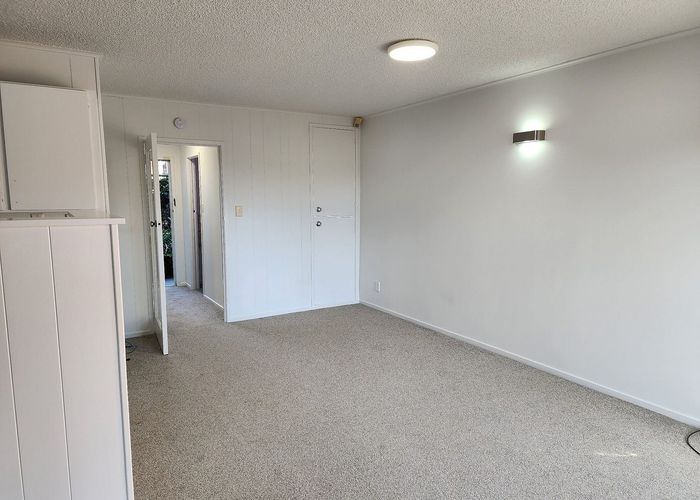  at 9/83 Lake Road, Belmont, North Shore City, Auckland