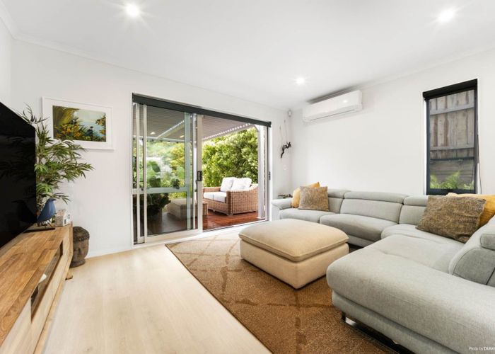  at 4 Orowaru Avenue, Massey, Waitakere City, Auckland