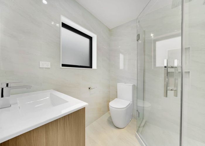  at 2/14 Friesian Drive, Mangere, Manukau City, Auckland