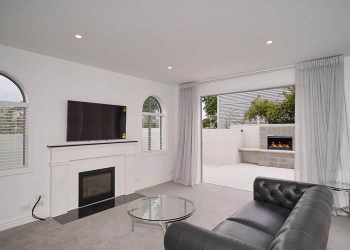  at 1/52 Fendalton Road, Fendalton, Christchurch
