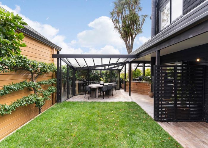  at 2/227 Meola Road, Point Chevalier, Auckland City, Auckland