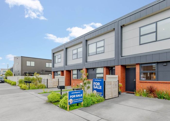  at 10 Magnetite Lane, Flat Bush, Auckland