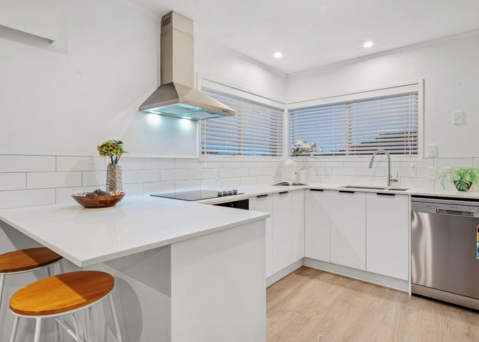  at 2/15 Imogene Way, Half Moon Bay, Auckland