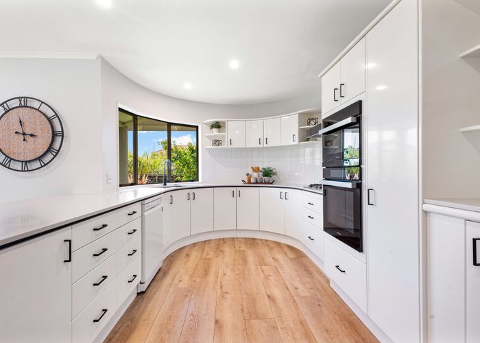  at 13 Driscoll Place, Farm Cove, Auckland