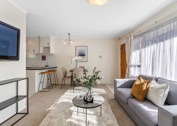  at 4/112 Gossamer Drive, Pakuranga Heights, Manukau City, Auckland