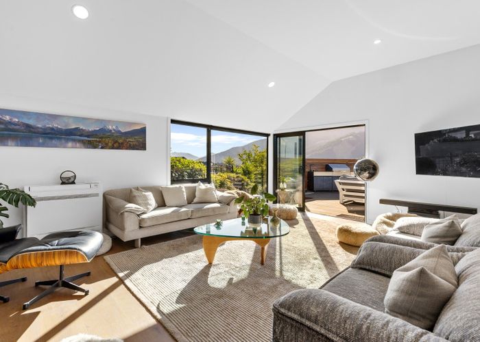  at 8 Elizabeth Place, Kelvin Heights, Queenstown-Lakes, Otago