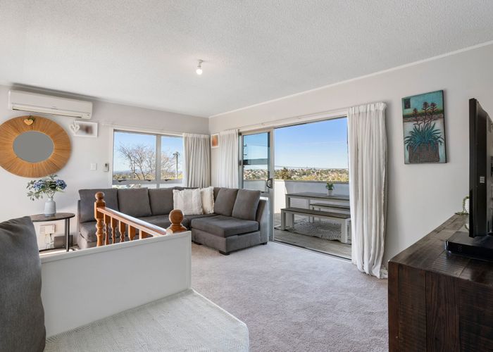 at 1/94 Chivalry Road, Glenfield, North Shore City, Auckland