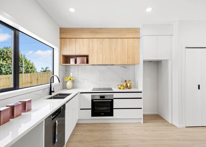  at 2/128 Vodanovich Road, Te Atatu South, Auckland