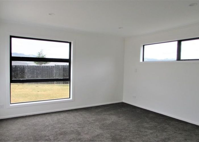  at 8 Whitten Way, Wallaceville, Upper Hutt