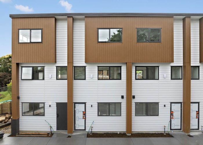  at 6&8  Embassy Place, Glenfield, North Shore City, Auckland