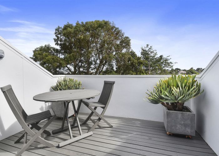 at 1/30 Fraser Road, Narrow Neck, Auckland