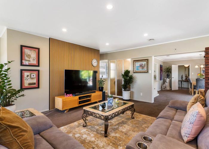  at 21 Hatherlow Street, Glenfield, Auckland