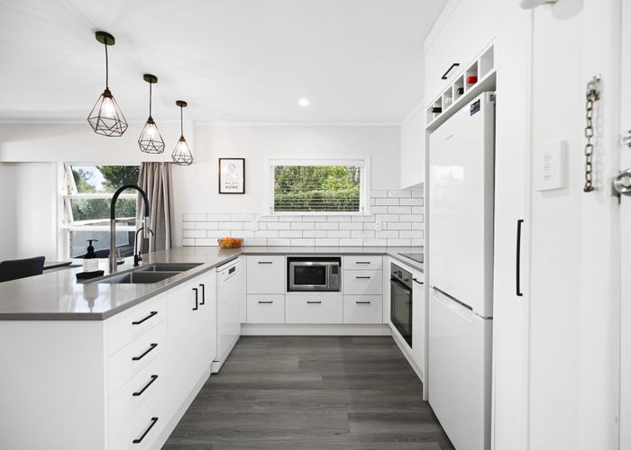  at 10 Thomson Avenue, Dinsdale, Hamilton