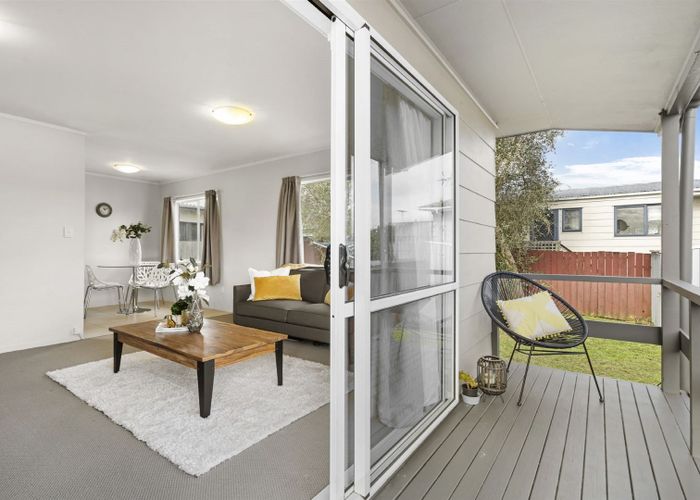  at 2/21 Glen Marine Parade, Glendene, Auckland