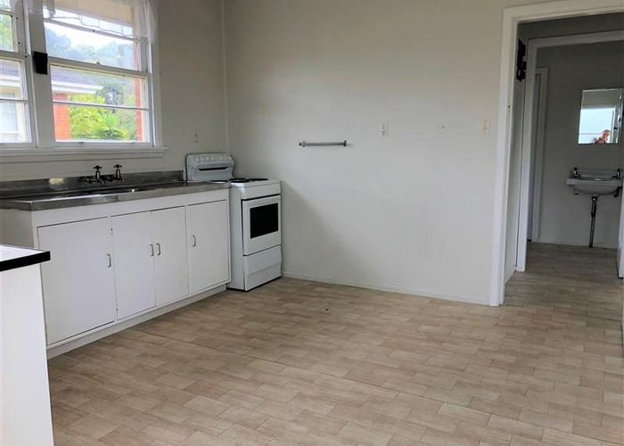  at 6/2 Godley Road, Green Bay, Waitakere City, Auckland