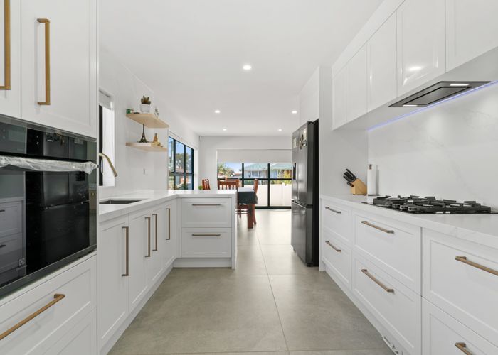  at 15 Tomlinson Street, Manurewa, Manukau City, Auckland
